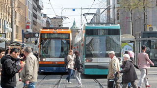 Weniger Autos, mehr Bahnen und Busse: Auch das ist eine der Maßnahmen des Klimaschutz-Aktionsplans 2030 für Mannheim.