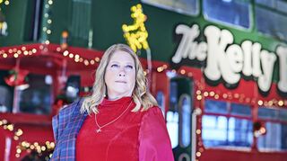 Hat mit ihrem Geschwistern ein neues Weihnachtsalbum eingesungen und freut sich auf die anstehende Tour: Kathy Kelly.