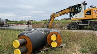 Ein Bild aus dem August dieses Jahres in Heddesheim: Dort wurden vor einigen Monaten Rohre für das Nahwärmenetz verlegt, das bis Ende 2022 betriebsbereit sein soll.