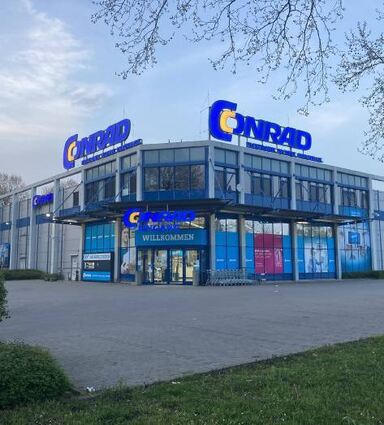Die Conrad-Filiale in Neckarau. Das Bild ist im Frühjahr entstanden.