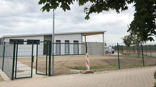 Das Tennisclubhaus am Sportzentrum steht seit 2019, jetzt soll hier auch der Hundesport Platz finden.