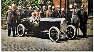Das Erinnerungsbild an die erste RABAG-Bugatti-Testfahrt 1922 (alle Bilder aus dem Buch und von Dietrich Conrad nachcoloriert).