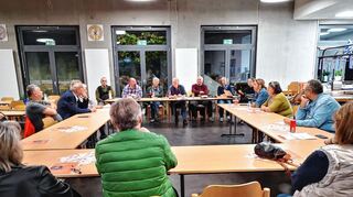 Die Versammlung im griechisch-ortho-doxen Gemeindesaal.