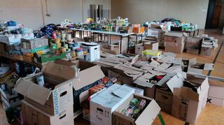 In diesem und im vergangenen Jahr haben die Deutschen nicht nur Geld, sondern auch viele Sachen gespendet.
