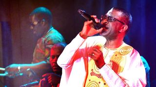 Ausverkauftes Abschiedskonzert der Reihe Enjoy Jazz: Der senegalesische Sänger und Politiker Youssou N’Dour wird in Ludwigshafen bei Enjoy Jazz gefeiert.