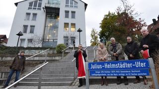 Wolfgang Jakel mit Tuch (v.l.), Jutta Überrein-Breusch, Ideengeber Stephan Kraus-Vierling, Gregor Helmstädter und Dietrich Herold.