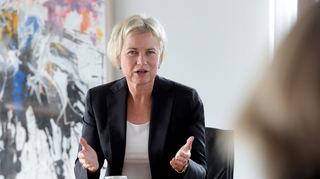 Dagmar Steinert bei einem früheren Gespräch am Mannheimer Stammsitz von Fuchs Petrolub.
