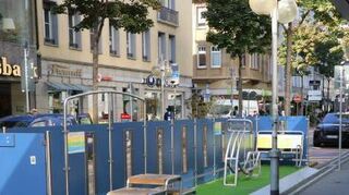 Die umstrittenen Sport-Parklets in der Kunststraße.