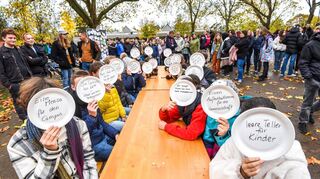 Protestaktion am Carl-Benz-Gymnasium in Ladenburg: Die Schüler wollen endlich eine neue Mensa.