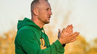 Bürstadts Interimstrainer Flamur Bajrami will mit der Eintracht weiter auf der derzeitigen Erfolgswelle reiten: „Wir haben viel Mitwind und wollen jetzt auch Geinsheim ärgern“, gibt er die Richtung für das nächste Spiel vor.