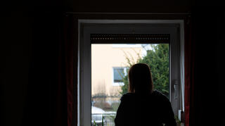 Die Pflicht zur häuslichen Quarantäne ist in Baden-Württemberg für Corona-Infizierte bereits aufgehoben, Hessen soll folgen.