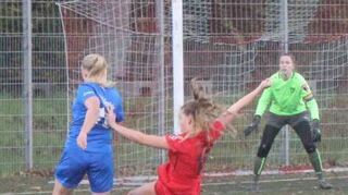 Jüngste Niederlage: In Neckarau ver-loren die Fußballerinnen.