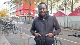 Während Drammy die Spiele der Weltmeisterschaft verfolgt und dabei Frankreich und Senegal die Daumen drückt …