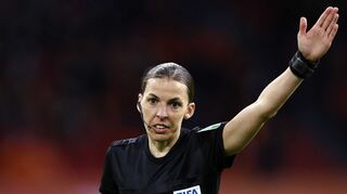 Die Französin Stephanie Frappart pfeift schon in der Champions League.