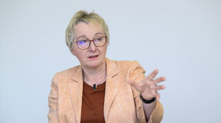 Theresia Bauer will bei der Stichwahl als Oberbürgermeisterin ins Rathaus einziehen. Hierfür möchte sie vor allem die Nichtwähler mobilisieren.