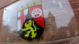 Der Vorsitzende des Senats am OLG, der über die vorzeitige Haftentlassung entschieden hat, soll sich während der Wiederinhaftierung des 19-Jährigen mit Frankenthaler Richtern verständigt haben.