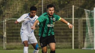 Voller Fokus: Eintracht-Kapitän Fabio Cappello (rechts) und seine Mannschaftskameraden haben am Sonntag mit dem Auswärtsspiel in Nauheim eine wichtige Partie vor der Brust.