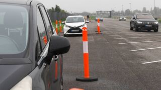 Auch zum Parken-Üben sehr geeignet: der Großparkplatz am Maimarktgelände neben der Autobahn, der an Wochenenden Fahranfängern offen steht.