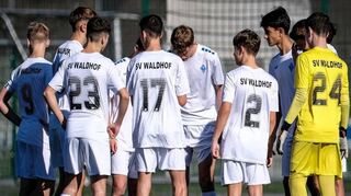 Wie geht es weiter im Nachwuchsbereich des SV Waldhof? Unser Bild zeigt eine Mannschaftsbesprechung bei der U 15.