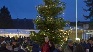 Biblis, Weihnachstmarkt rund ums Rathaus, viele Besucher
26.11.2022 / Foto: Berno Nix