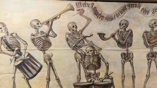 Diese Skelett-Big-Band ist nur eines der Details, die beim Betrachten des Bleibacher Totentanzes ins Auge fallen.