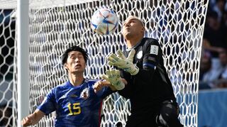 Keylor Navas (rechts) packt zu. Beim Sieg gegen Japan und den Frankfurter Daichi Kamada blieb der costa-ricanische Keeper ohne Gegentor.