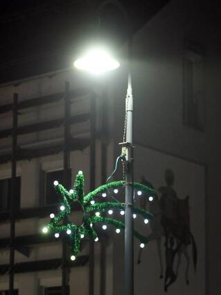 Adventlicher Lichterglanz in den Straßen von Edingen.