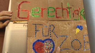 Freunde der getöteten Zoe haben zu Beginn des Prozesses Gerechtigkeit gefordert. Seitdem hat der Fall immer wieder hohe Wellen geschlagen.