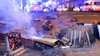 Abgebrannte Böller liegen nach der Silvesternacht häufig auf den Straßen herum.