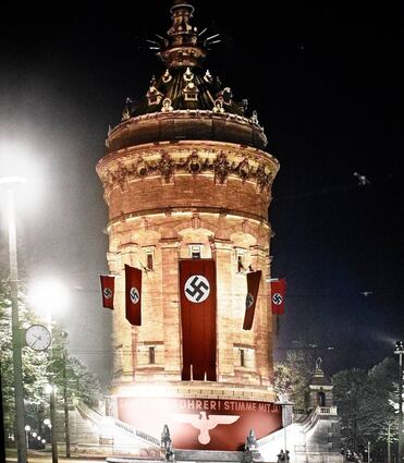 „Die Realität, die wir abbilden müssen“: Marchivum-Direktor Ulrich Nieß hat für das neue NS-Dokumentationszentrum „bewusst dieses ikonische Bild gewählt“, nämlich den mit Hakenkreuz-Fahnen geschmückten Wasserturm 1934.