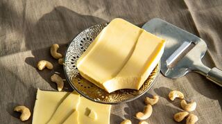 Veganer Käse ein gutes Ersatzprodukt für alle, die auf tierische Produkte verzichten oder unter einer Laktose-Intoleranz leiden.