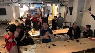Jubel im „Oh Julia“ in Q 6/Q 7 über den 2:1-Erfolg der Marokkaner gegen das kanadische Team. Am Dienstag treffen sie nun auf Spanien.
