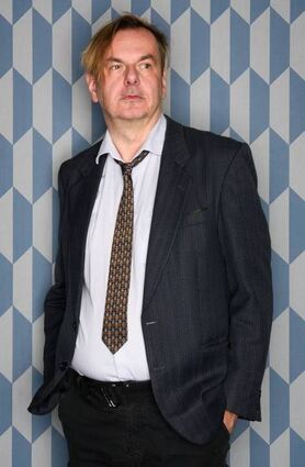 Matthias Breitenbach liest und spielt den Wachmann Josef.