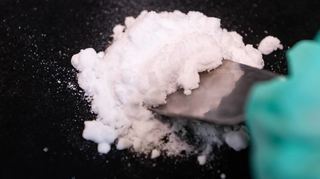 Dies ist der Stoff, aus dem die Träume der Elektromobilität sind: Lithium, gewonnen aus dem Geothermiekraftwerk in Insheim.