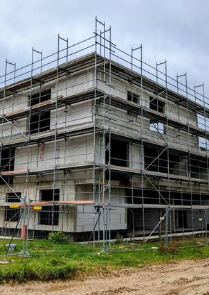 Auch der Rohbau des Kindergartens in der neuen Nordstadtstraße Gänsäcker soll die Mangellage bei der Kinderbetreuung bis Ende 2023 lindern.