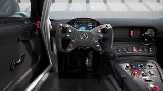 mid Groß-Gerau - Im Cockpit herrscht funktionale Rennsport-Ergonomie.