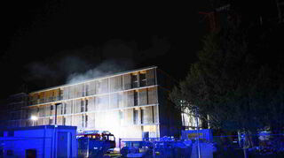 Bei einem Gebäudebrand in Heidelberg ist am Donnerstagabend ein Sachschaden von etwa 70.000 Euro entstanden.