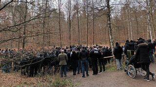 300 Teilnehmer aus dem rechten Spektrum kamen zur Beisetzung von Szenegröße Christian Hehl.