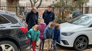 Erstklässler übten mit Bürgermeister Specht und der Polizei.