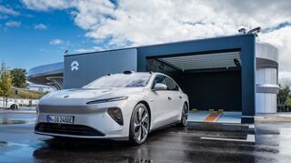 mid Groß-Gerau - In der Power Swap Station ist der vollautomatische Austausch der Batterie in fünf Minuten möglich.