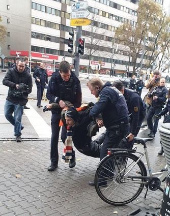 Klima-Aktivisten bei der Protestaktion in Mainz.