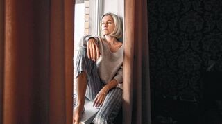Betroffene von psychischer Gewalt isolieren sich meist von ihrem Umfeld, fühlen sich allein, werden krank – und suchen doch die Schuld bei sich selbst.