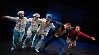 Hochmotiviert und spielfreudig (v. l.): Reiko Tan, Arianna Di Francesco, Paskal Michael Shut, Albert Galindo (als Drosselmeier) und Jessica Liu (als Marie).