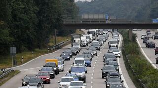 Zu den in der Weihnachtszeit besonders staugefährdeten Strecken in Baden-Württemberg zählt die A6 zwischen Kreuz Weinsberg und Dreieck Hockenheim