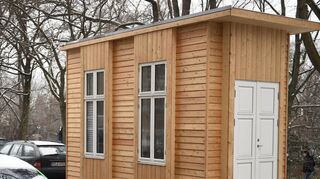 Gilt ein Tiny House als Campingfahrzeug, kann es auf einem normalen Stellplatz an der Straße parken – aber man darf dann nicht darin übernachten.