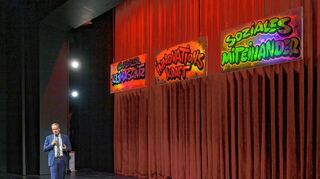Der alte und neue Heidelberger Oberbürgermeister Eckart Würzner stellt im Theater die Agenda der kommenden acht Jahre vor.