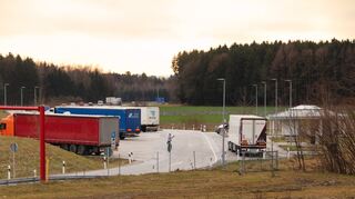 mid Groß-Gerau - Immer wieder verhindern in Deutschland Kommunalpolitiker den dringend erforderlichen Ausbau von LKW-Parkplätzen.