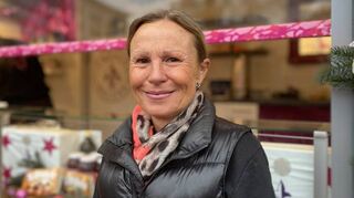 Carina Pfeiffer ist zufrieden mit dem diesjährigen Geschäft. An ihrem Stand Crepes Deluxe verkauft sie Crepes auf dem großen Weihnachtsmarkt am Wasserturm.