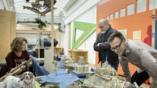 Nach zweijähriger Corona-Pause gastieren die Kartonmodellbauer wieder mit ihren filigranen Miniaturen im Technoseum.