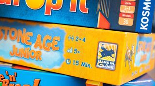Altersempfehlungen für Gesellschaftsspiele sind wichtig. Sie verhindern, dass Kinder frustriert werden.